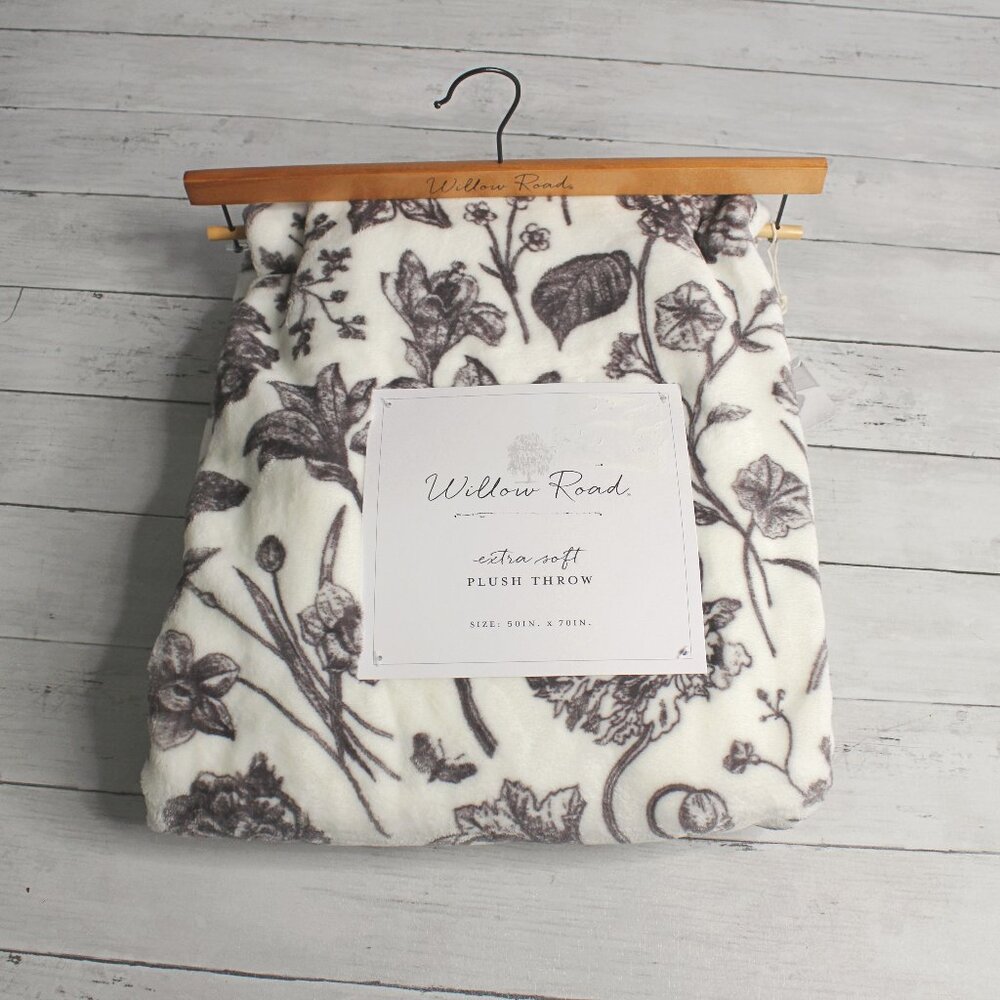 Artisan 34 Willow Road Plush Throw Blanket Gray Off White Floral 50" x 70"